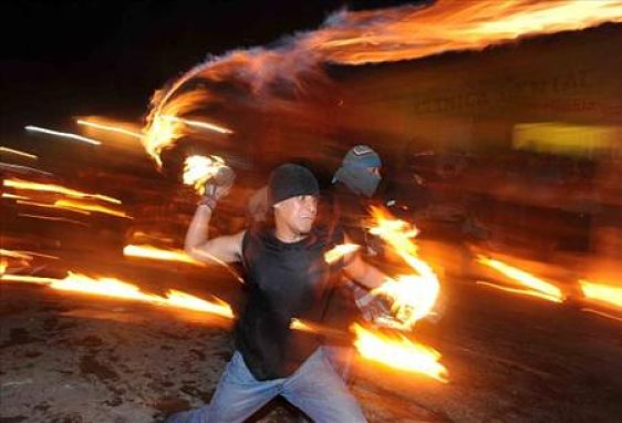 Fire-throwing_opt