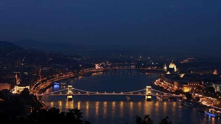 chain-bridge-gece